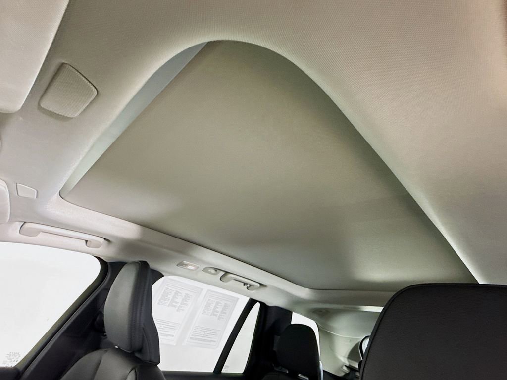 Certified 2025 Volvo XC90 B6 Plus image 22