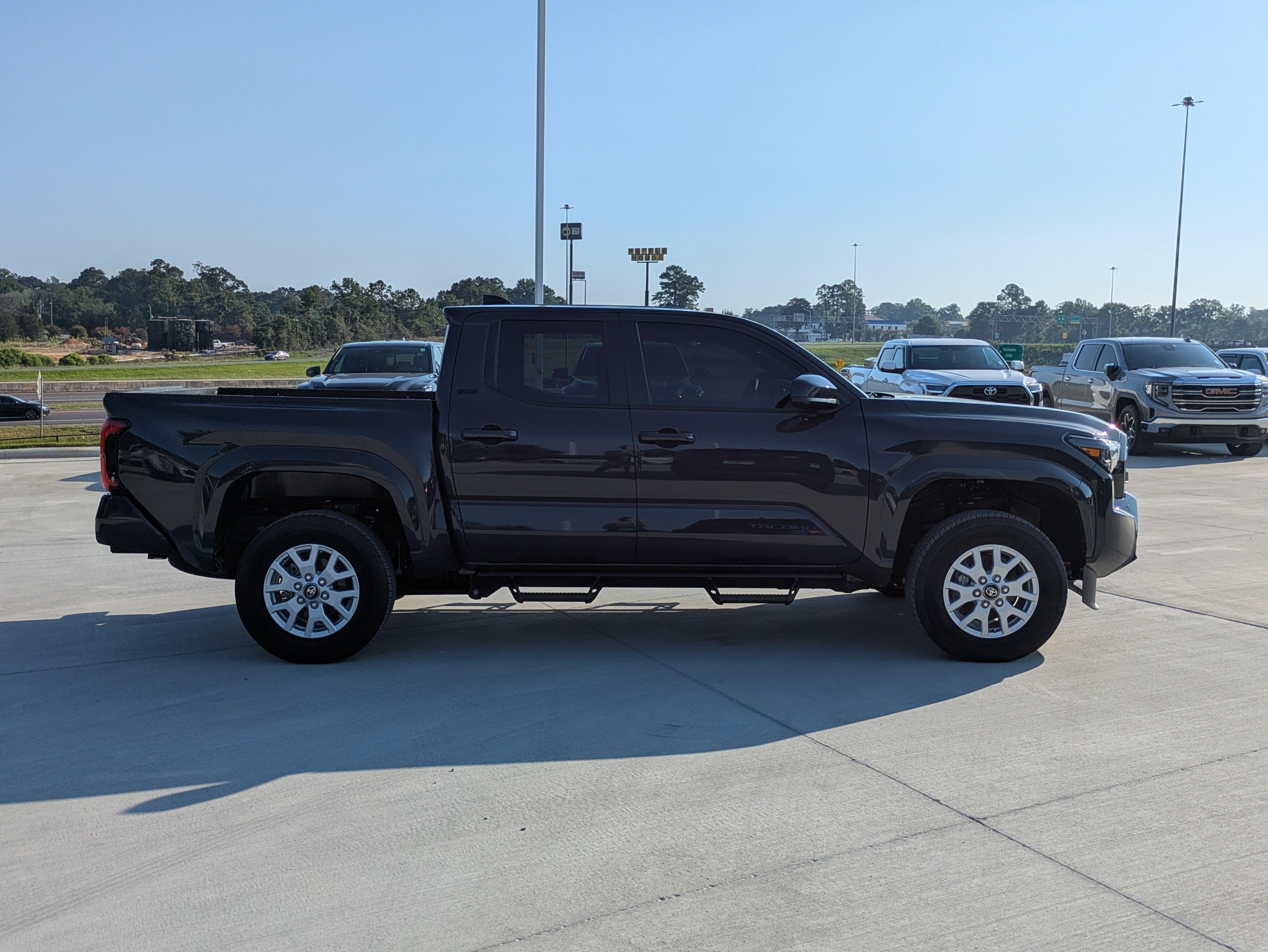 Certified 2025 Toyota Tacoma SR5 AWD/4WD image 6
