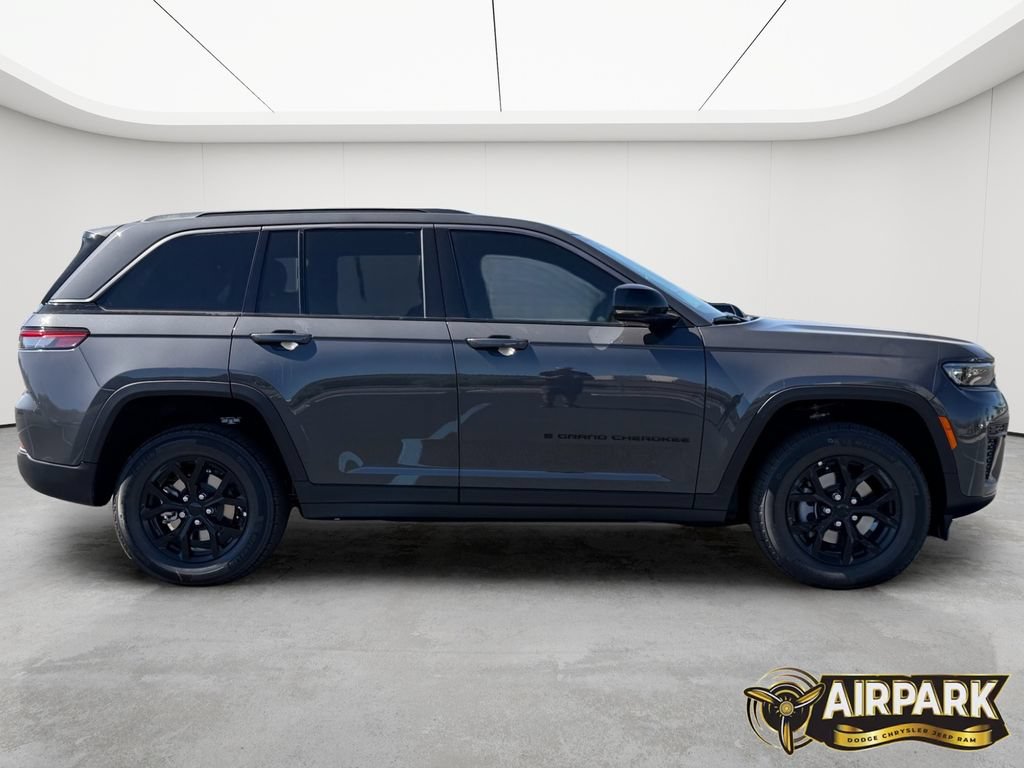 New 2026 Jeep Grand Cherokee Altitude RWD image 3