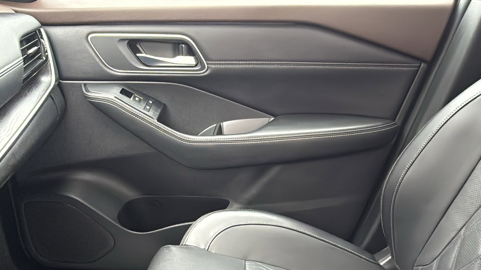 Certified 2022 Nissan Rogue Platinum w/ Head-Up Display Package image 19