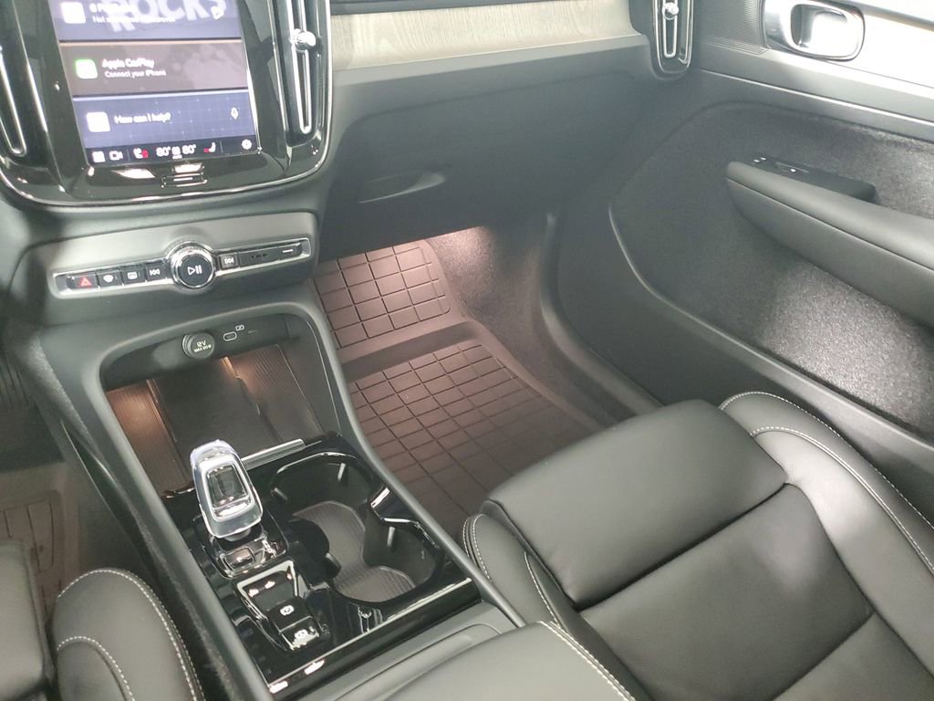 Certified 2023 Volvo XC40 B5 Plus w/ Protection Package Premier image 19