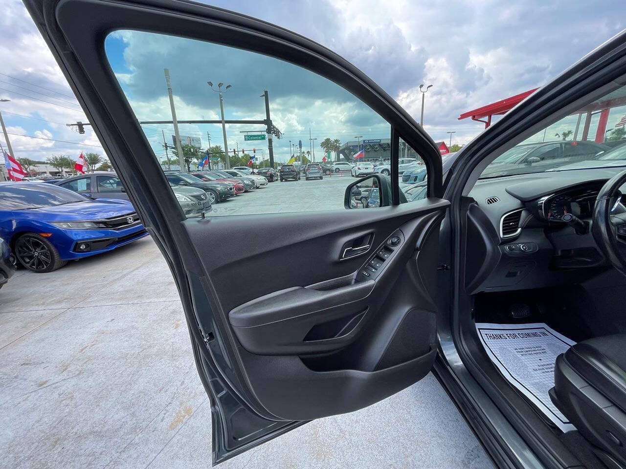 Used 2018 Chevrolet Trax LT w/ LT Convenience Package FWD image 10