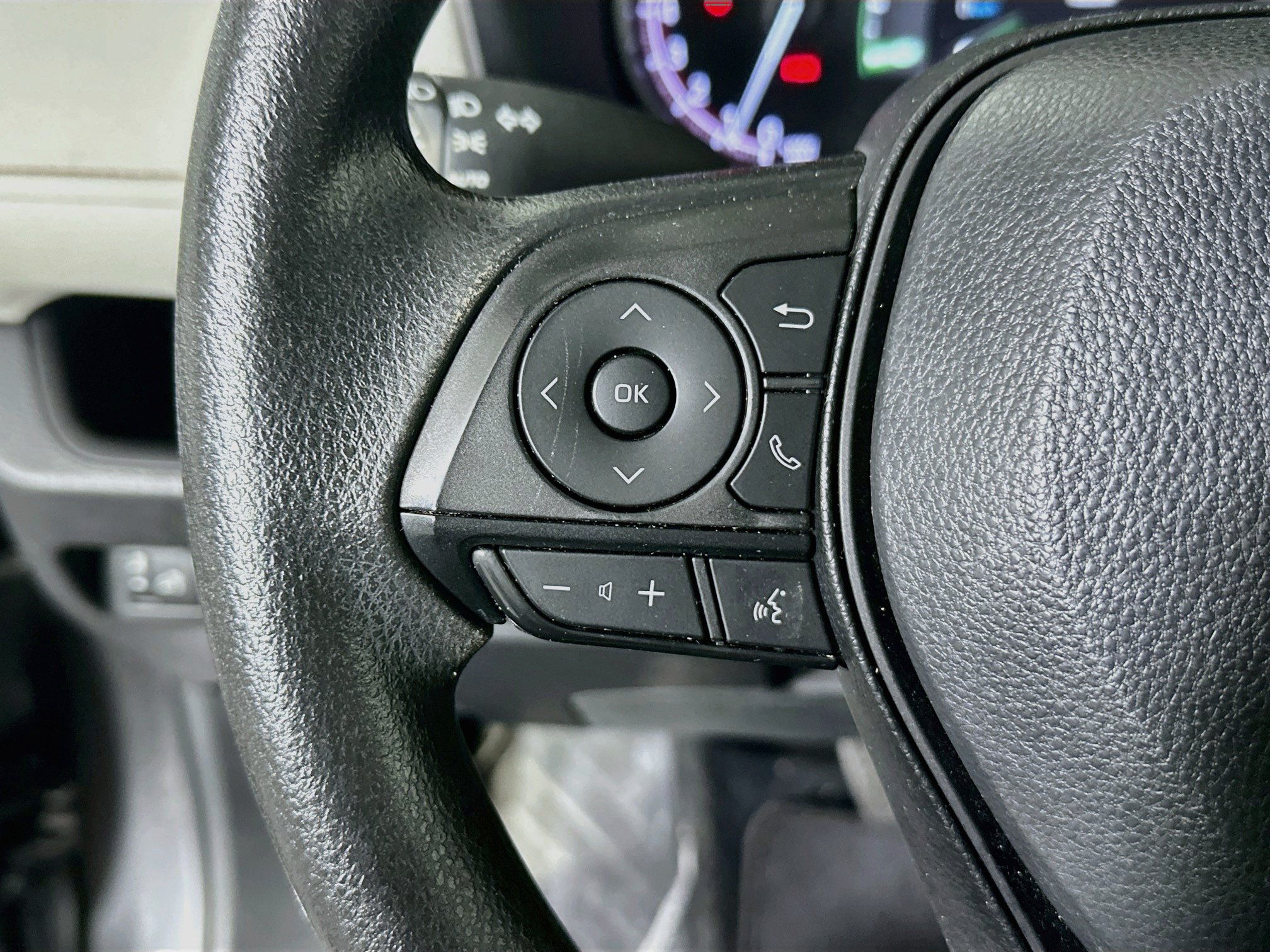 Used 2024 Toyota RAV4 XLE w/ Convenience Package FWD image 16