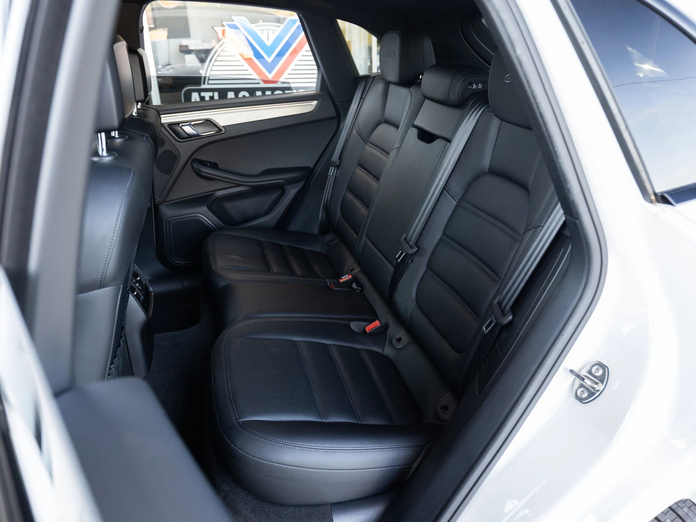 Used 2017 Porsche Macan GTS AWD/4WD image 28
