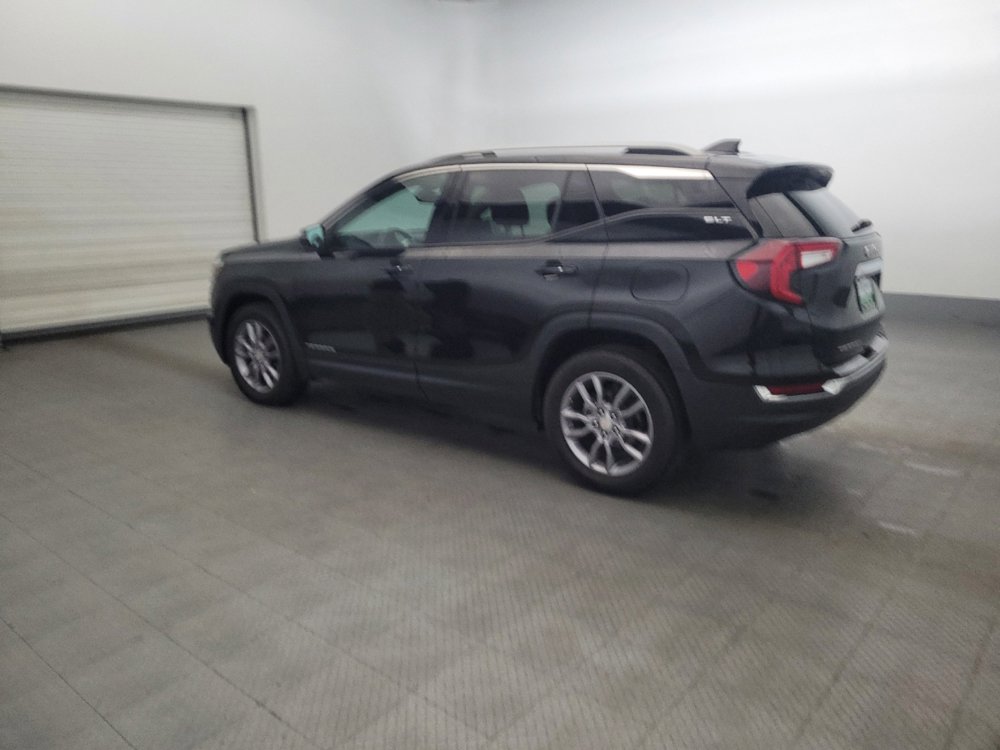 Used 2022 GMC Terrain SLT w/ Tech Package image 3