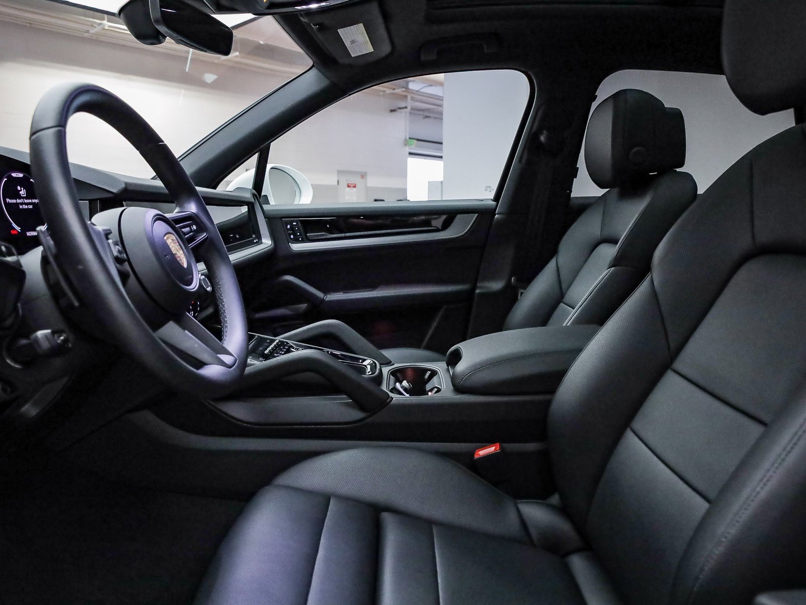 Used 2025 Porsche Cayenne image 22