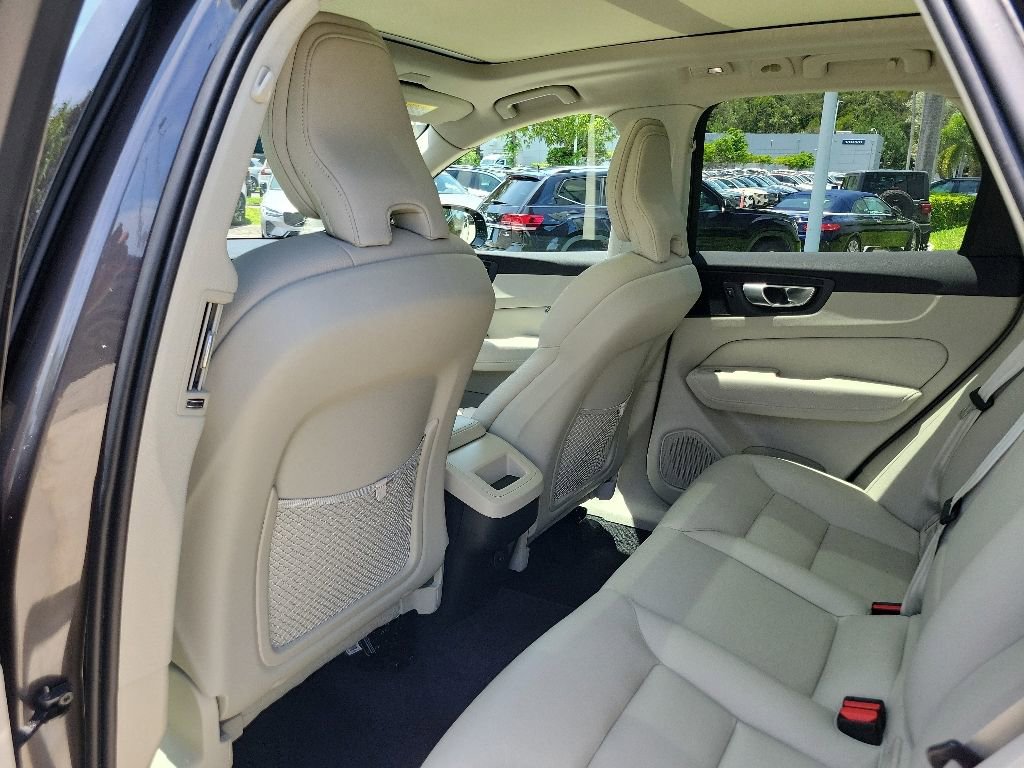 Used 2024 Volvo XC60 B5 Plus w/ Protection Package Premier AWD/4WD image 7