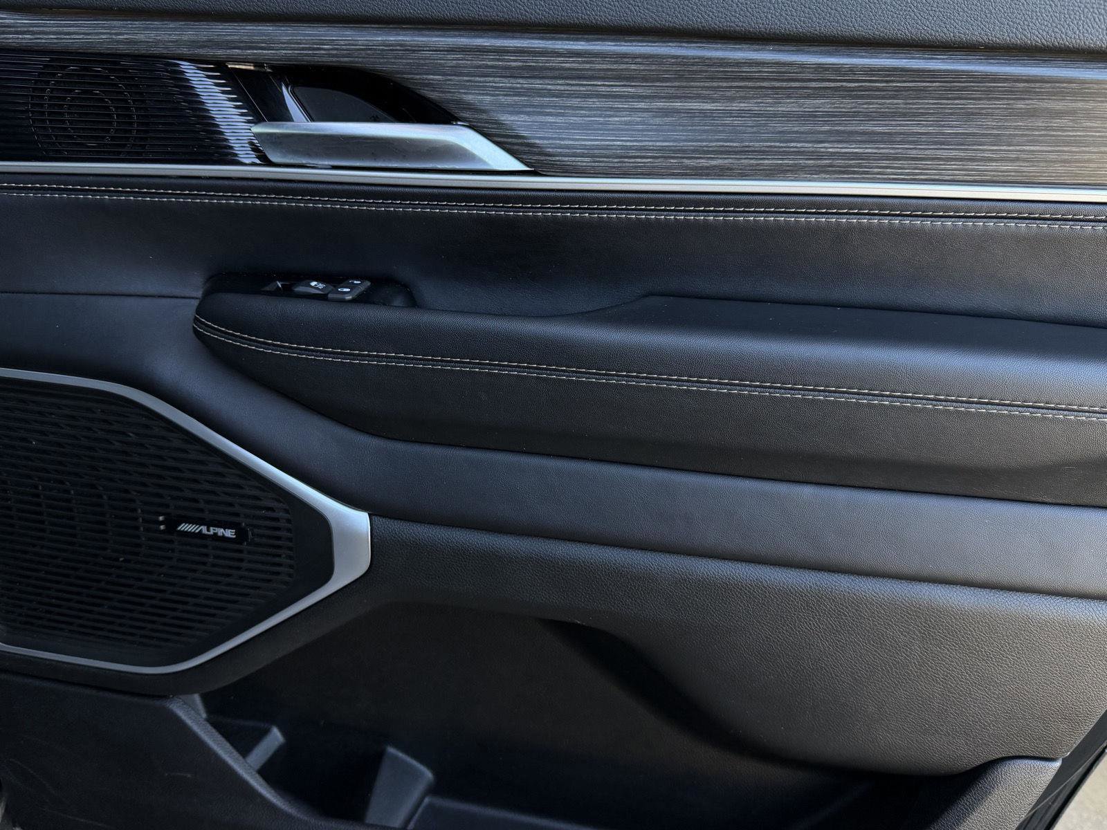 Used 2024 Jeep Wagoneer Series II w/ Flexible Seating Group image 27