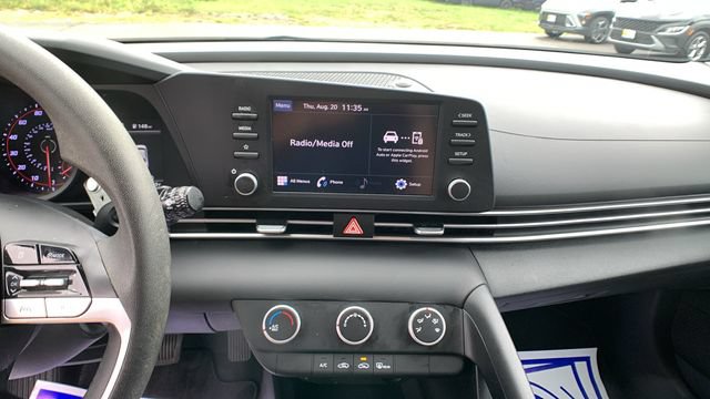Used 2023 Hyundai Elantra SE FWD image 13