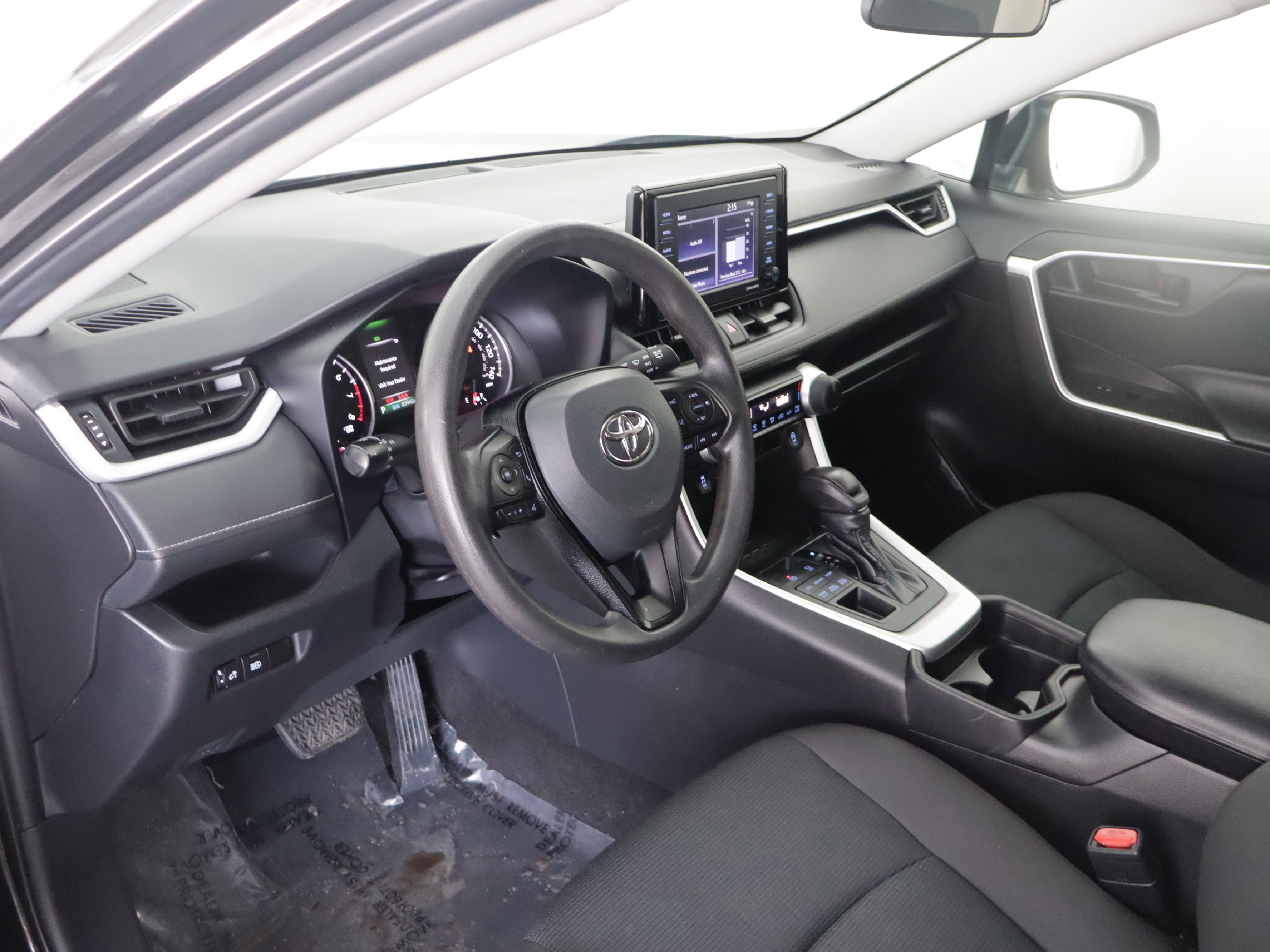 Used 2021 Toyota RAV4 LE image 9