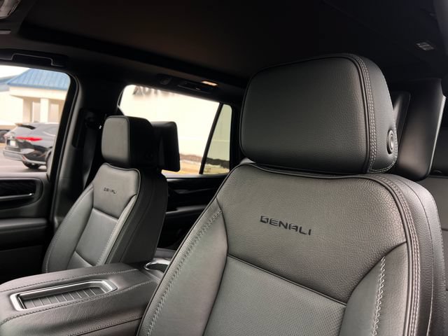 Used 2021 GMC Yukon Denali w/ Denali Premium Package RWD image 15