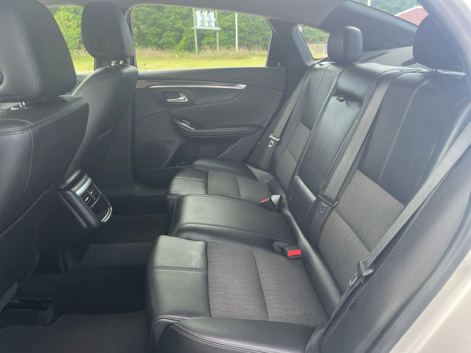 Used 2019 Chevrolet Impala LT FWD image 15