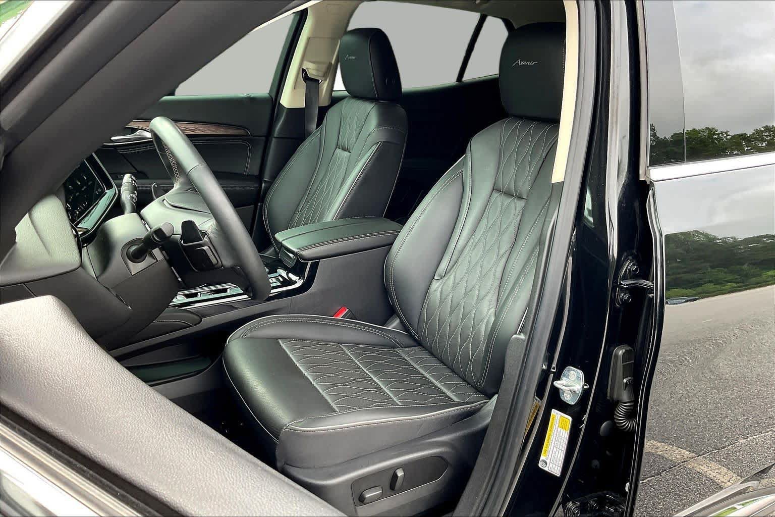 Used 2022 Buick Envision Avenir w/ Technology Package II FWD image 15