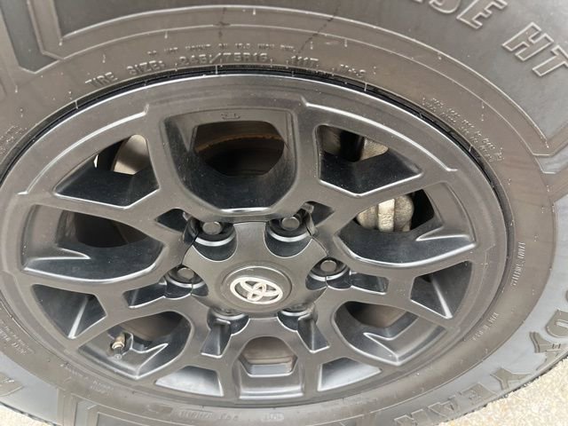 Used 2020 Toyota Tacoma SR image 9