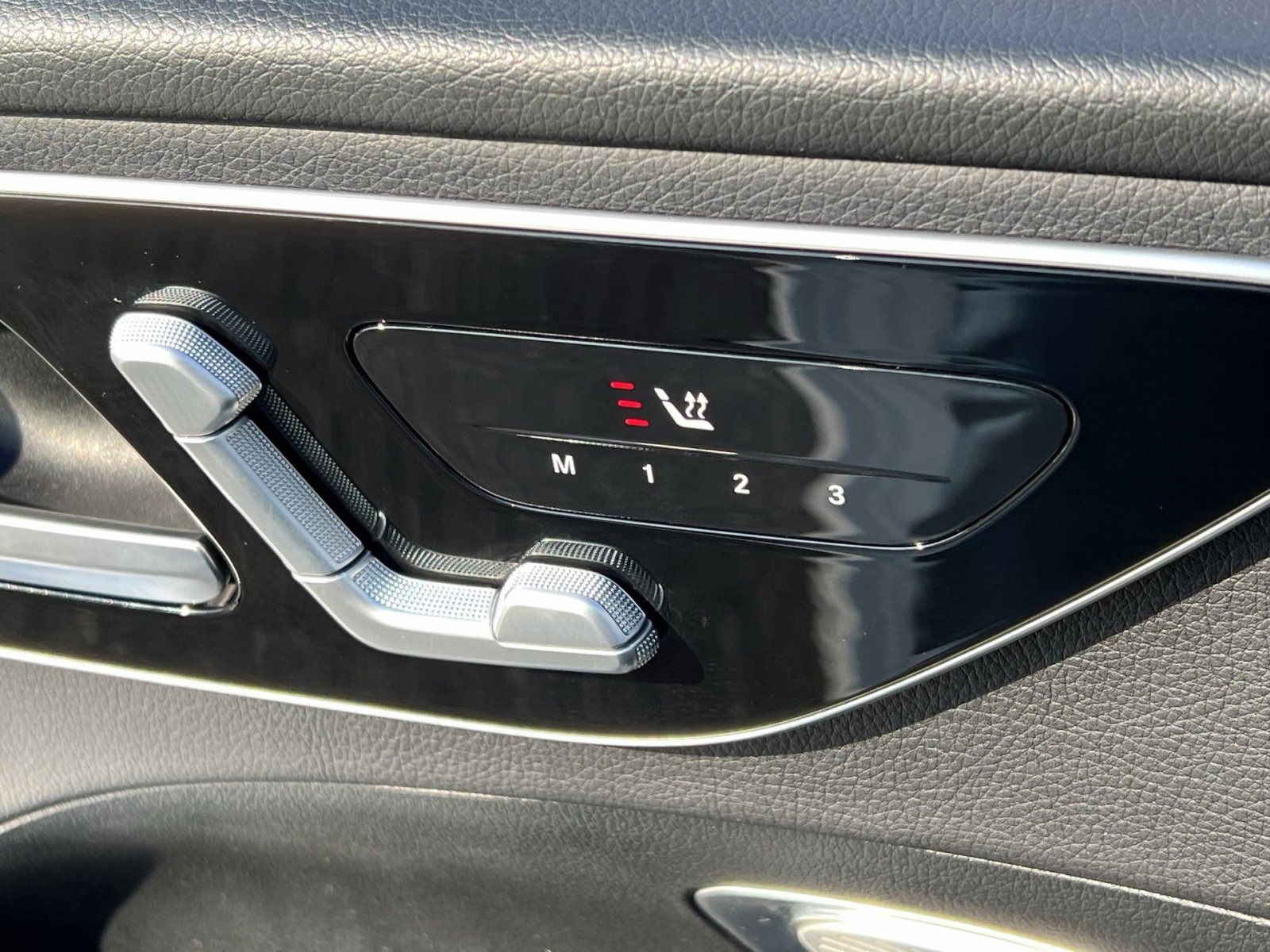 Used 2022 Mercedes-Benz C 300 4MATIC Sedan image 32