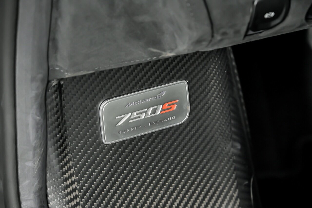 Used 2024 McLaren 750S Spider RWD image 28