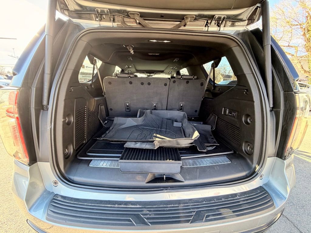 Used 2023 Chevrolet Suburban Z71 w/ Luxury Package image 30