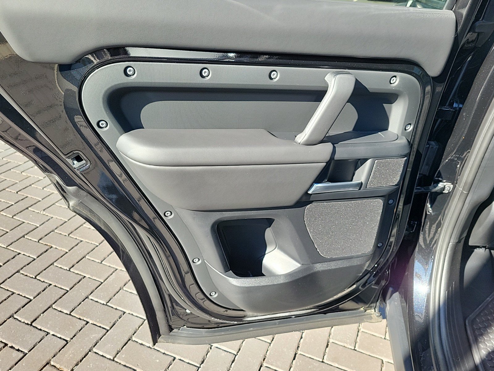 Certified 2025 Land Rover Defender 110 X-Dynamic SE AWD/4WD image 14