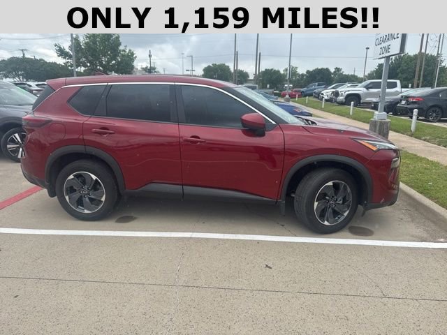Used 2025 Nissan Rogue SV image 2
