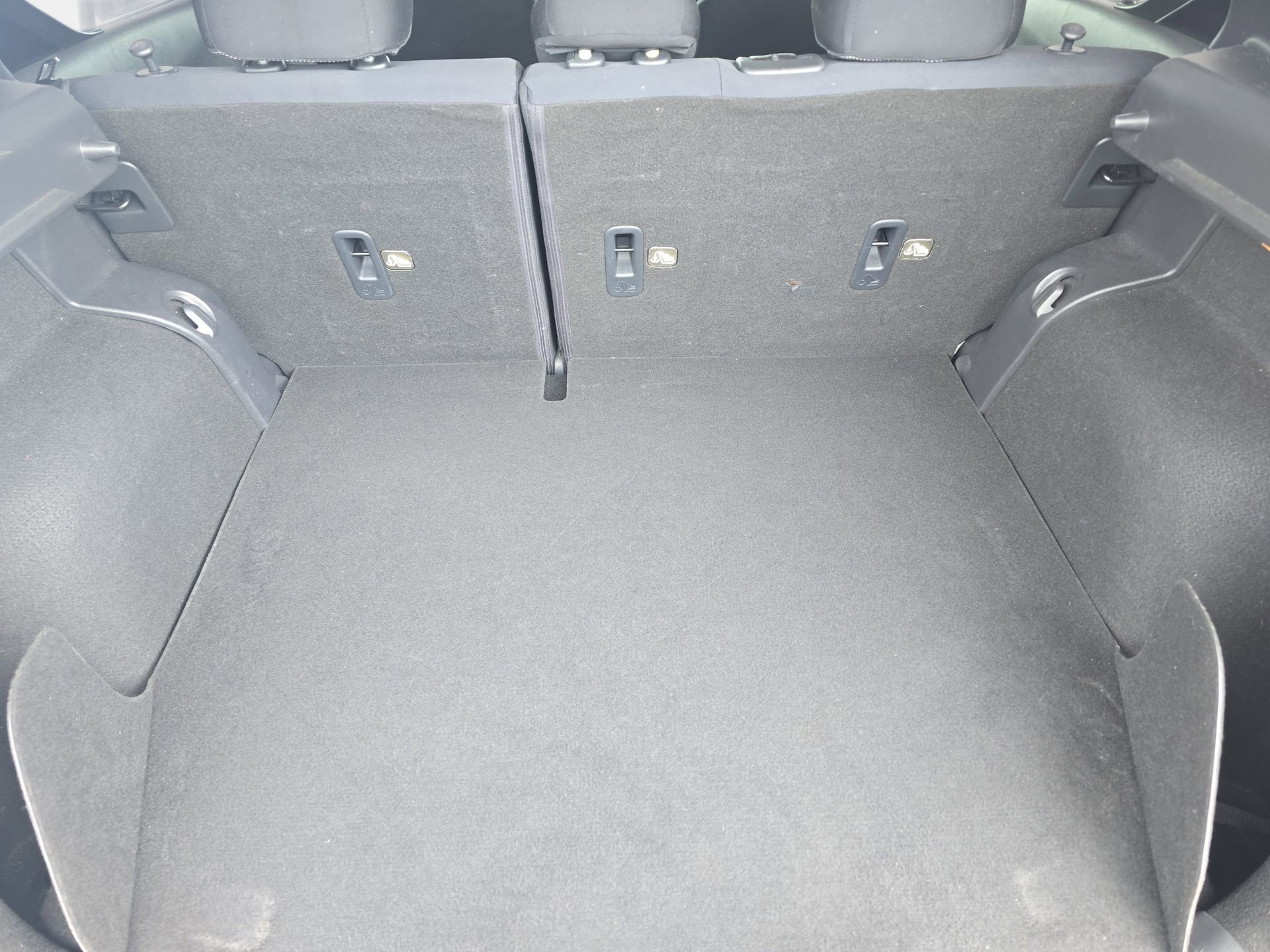 Used 2018 Nissan Kicks S FWD image 12