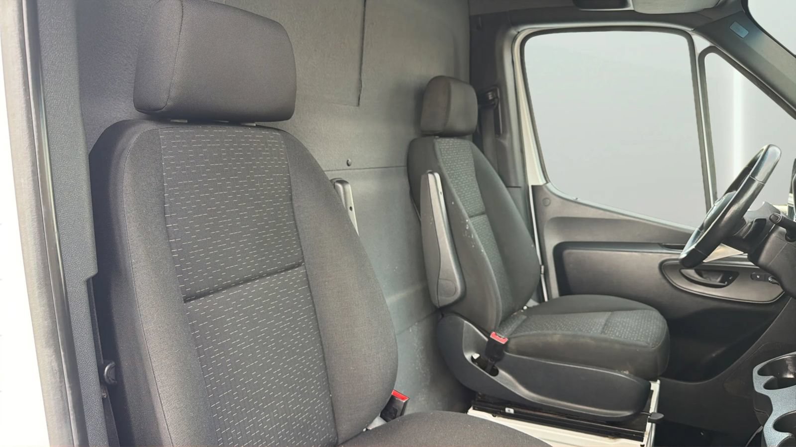 Used 2024 Mercedes-Benz eSprinter 170 Cargo image 22