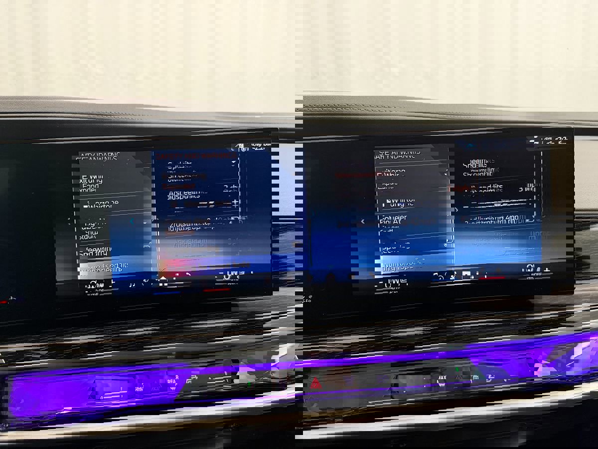 Used 2025 BMW 740i xDrive image 49