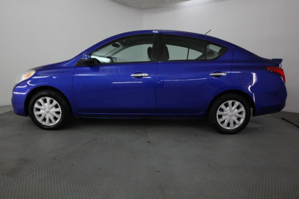 Used 2013 Nissan Versa SV w/ Convenience Pkg FWD image 4