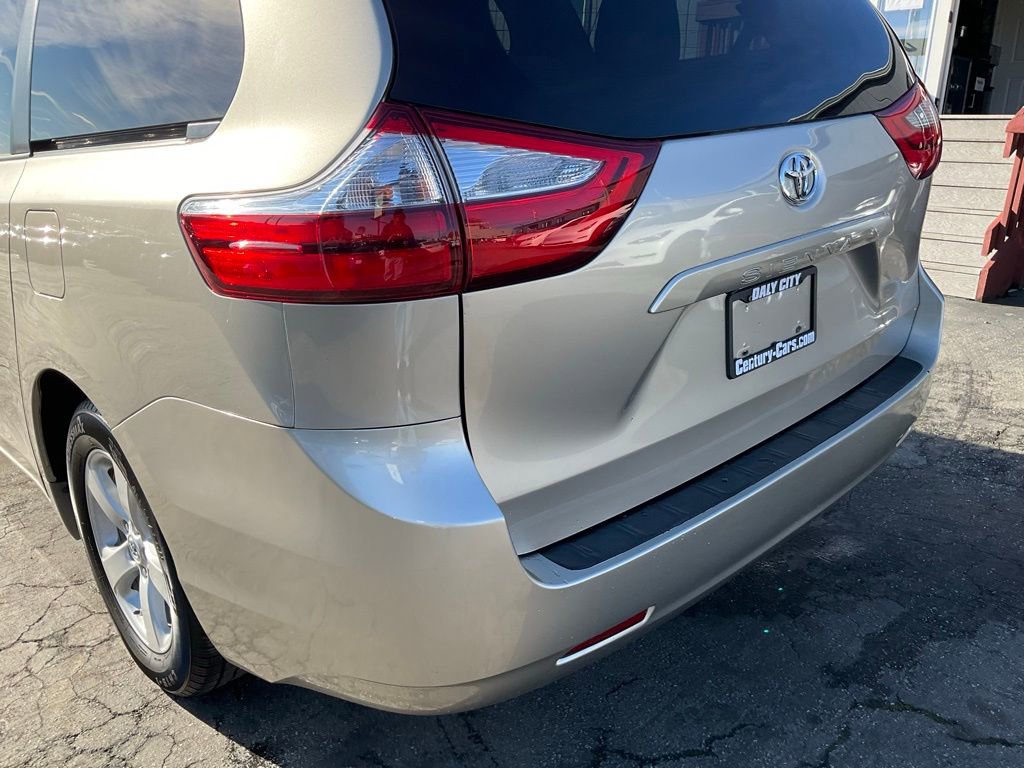 Used 2015 Toyota Sienna LE image 81