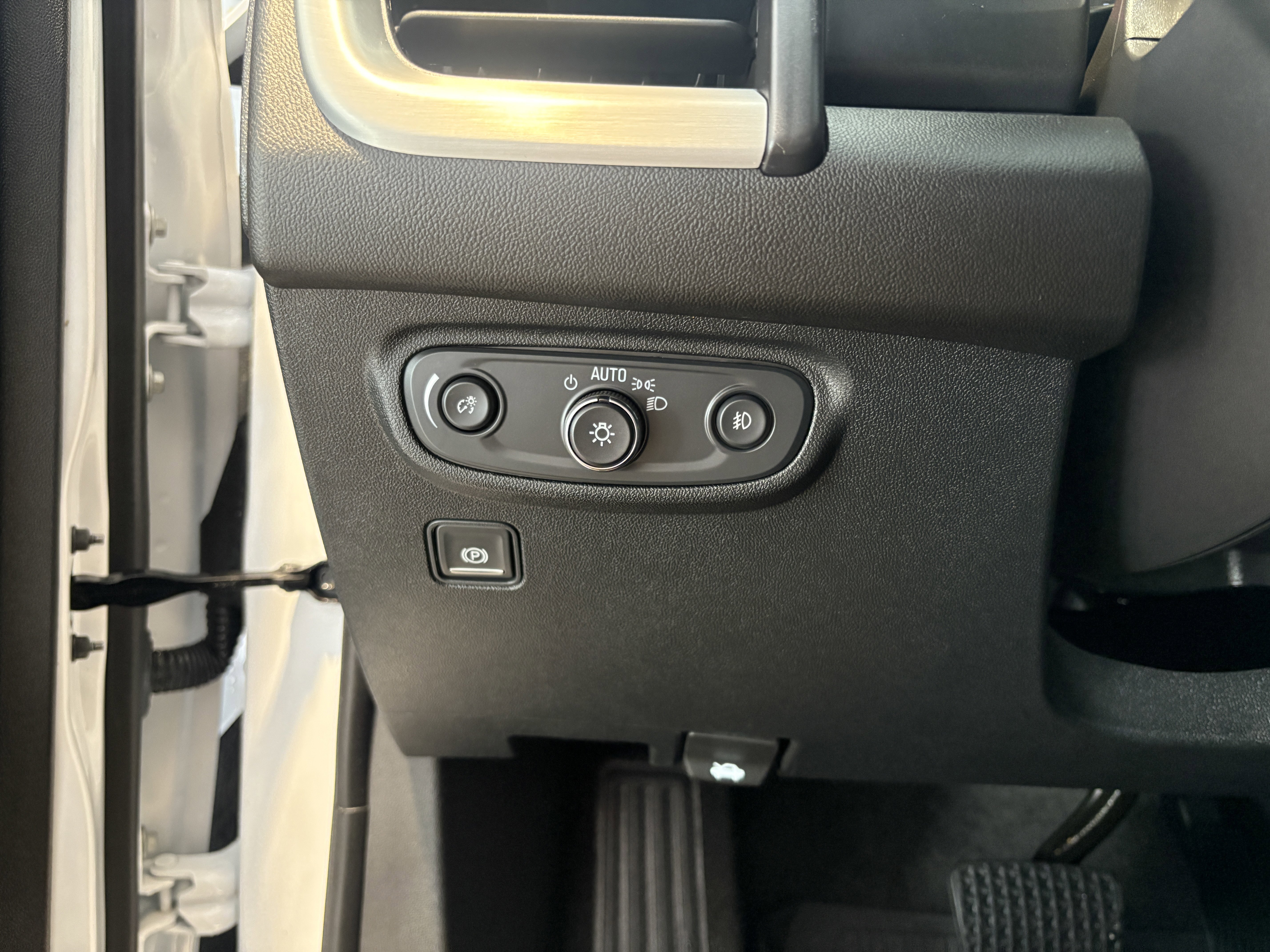 Used 2024 GMC Terrain SLT w/ Infotainment Package II image 20