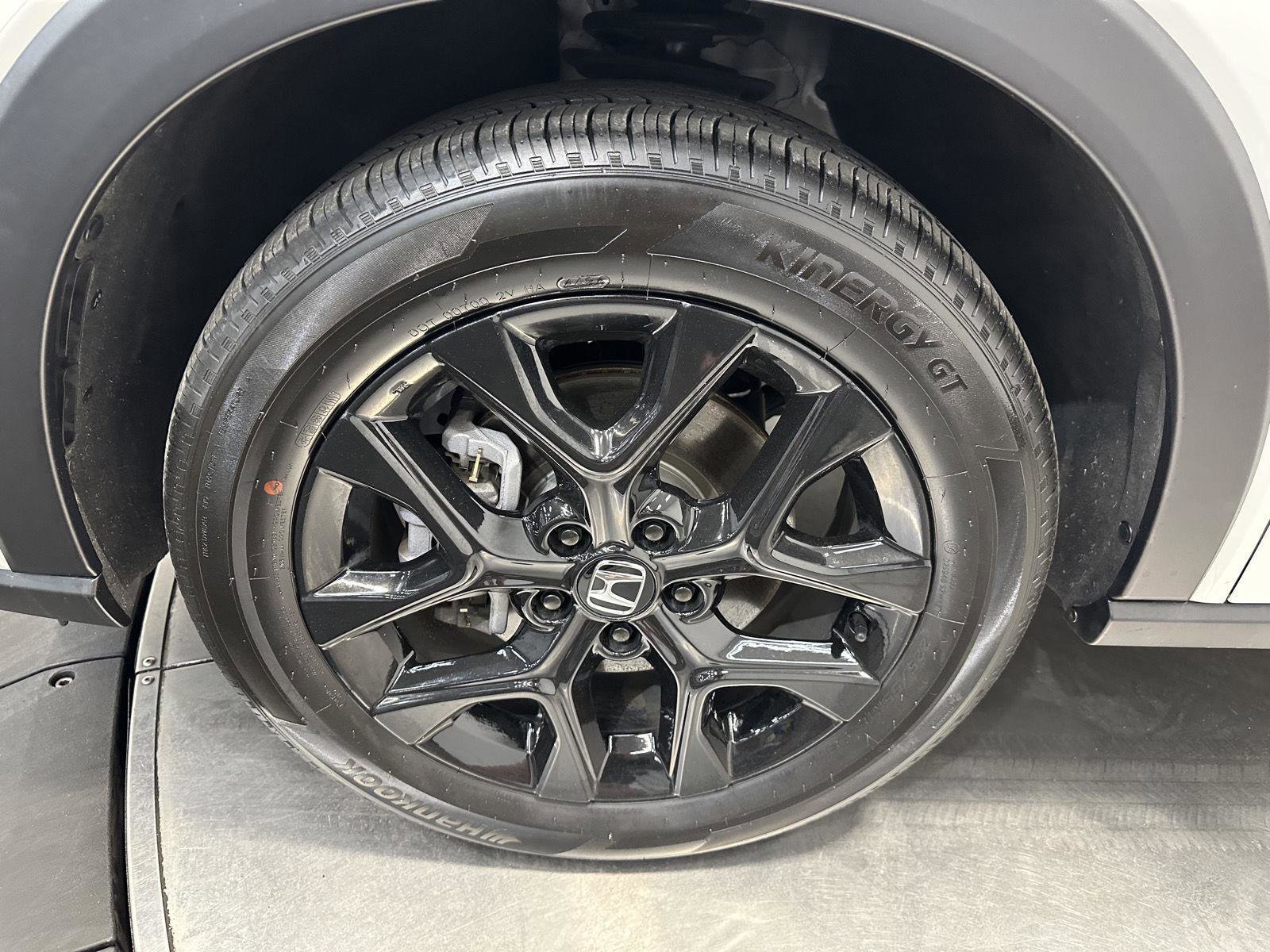 Certified 2025 Honda HR-V Sport image 9