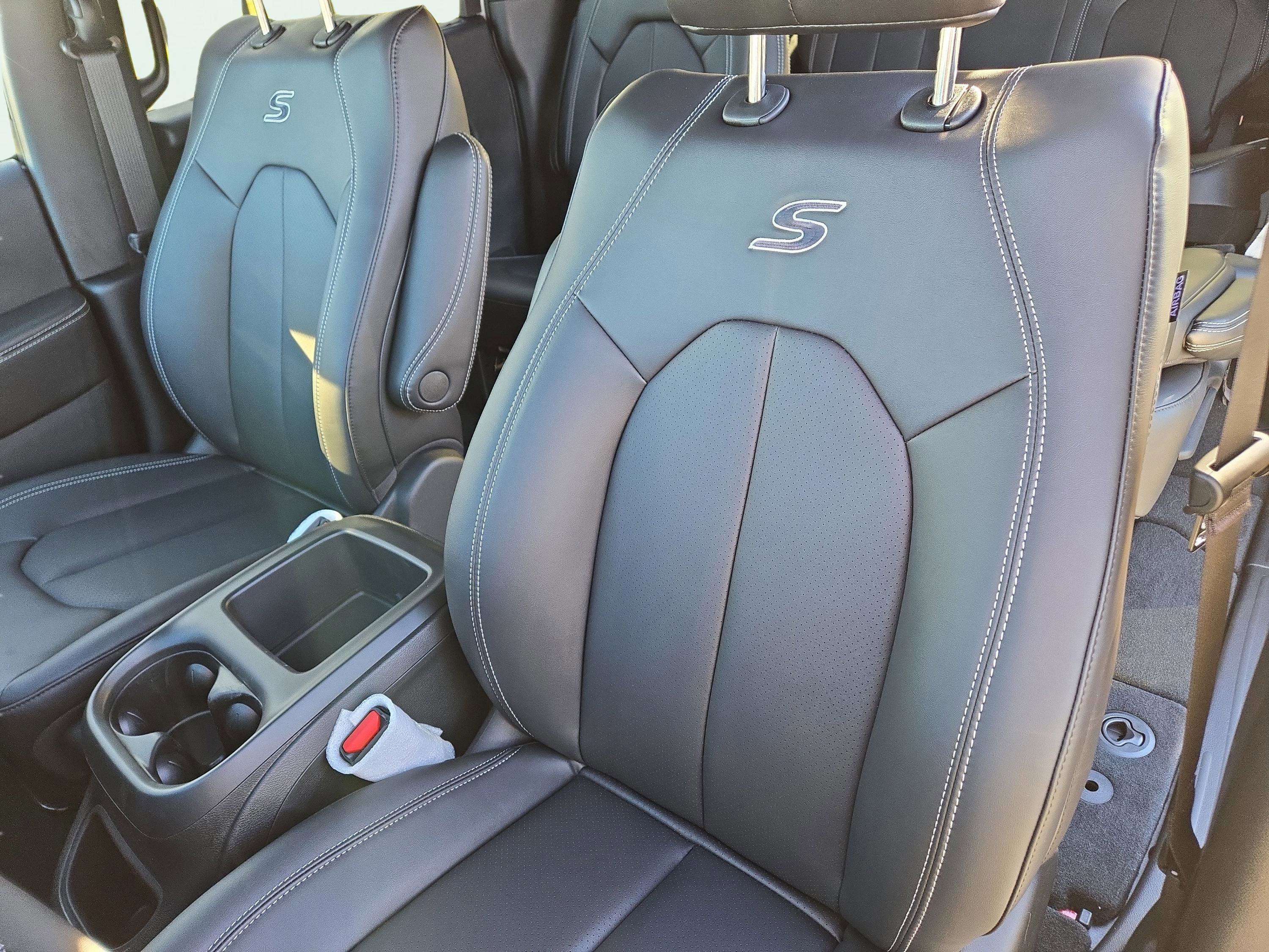 New 2026 Chrysler Pacifica Select w/ S Appearance Package image 16