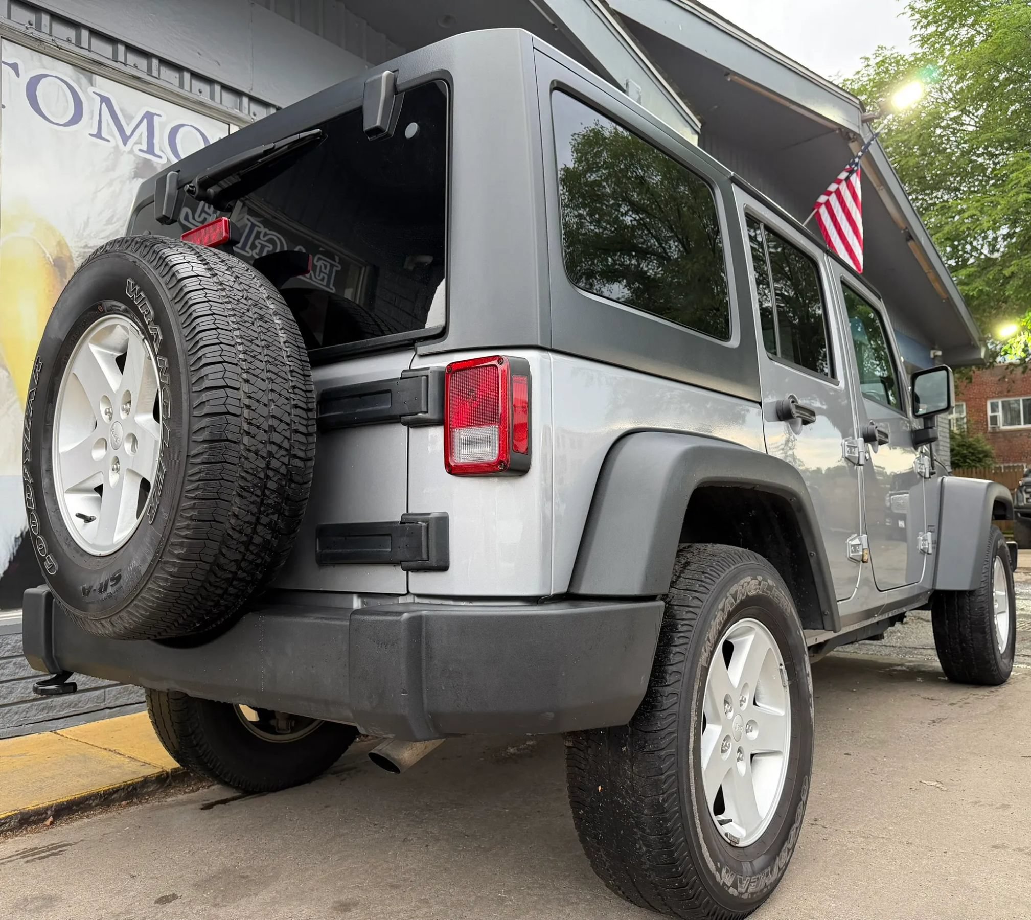 Used 2016 Jeep Wrangler Unlimited Sport w/ Quick Order Package 24S AWD/4WD image 3