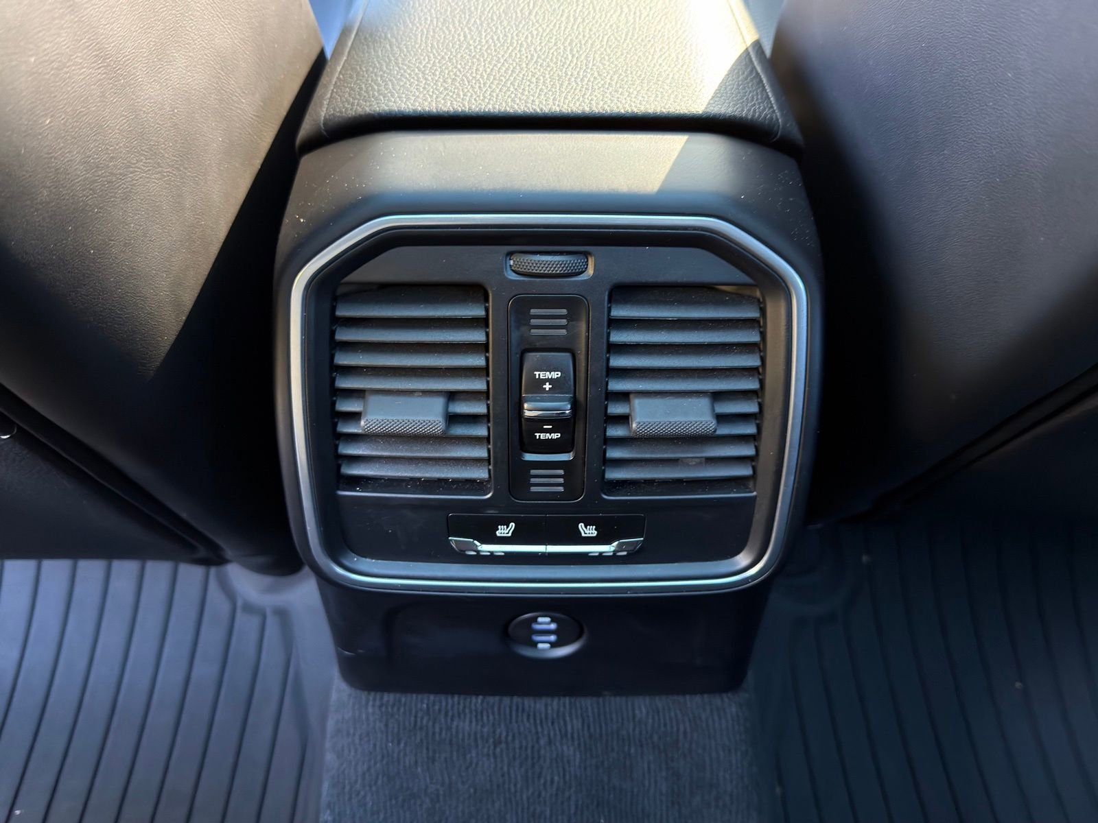 Used 2021 Porsche Macan image 16