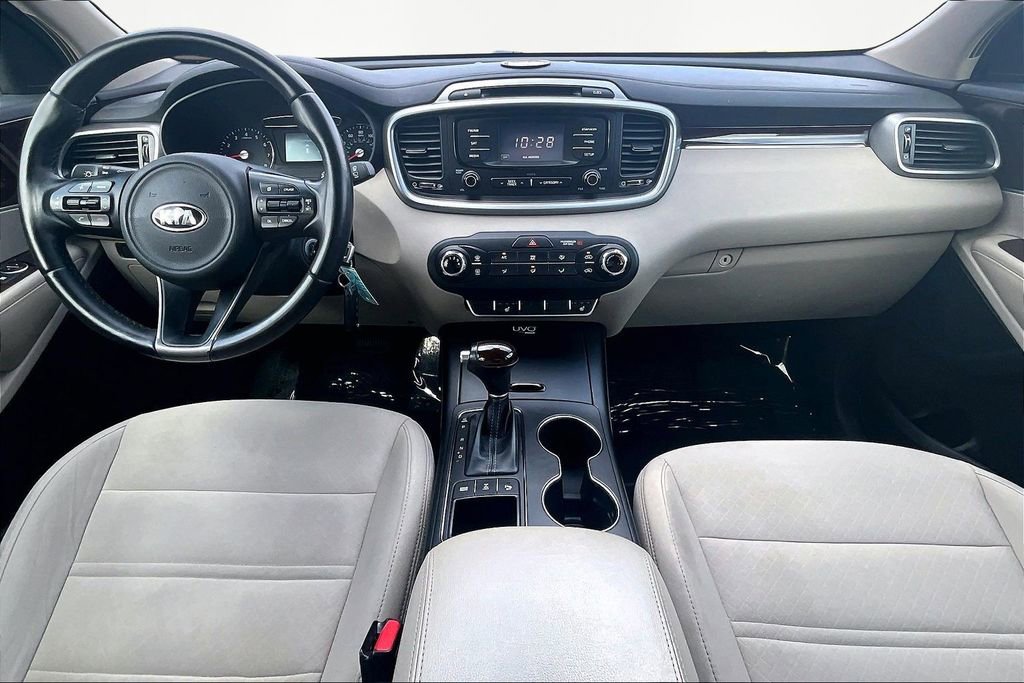 Used 2016 Kia Sorento LX w/ LX Convenience Package image 16