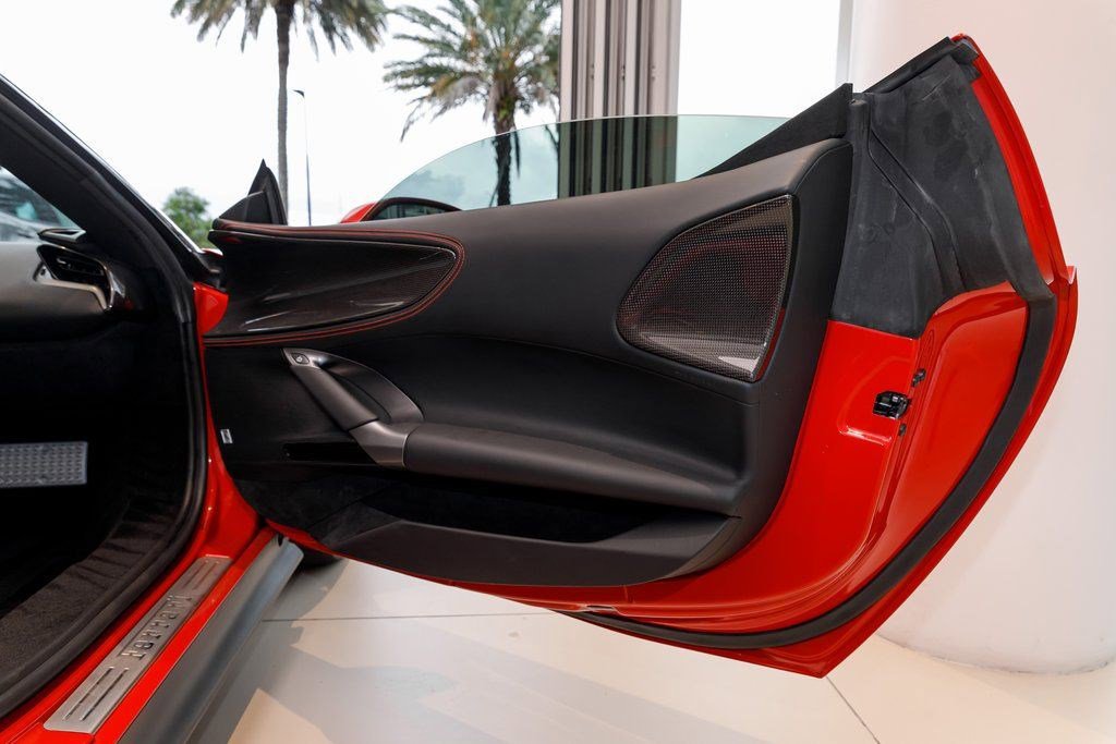 Used 2022 Ferrari SF90 Spider image 39