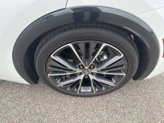 Used 2023 Toyota Prius XLE image 11