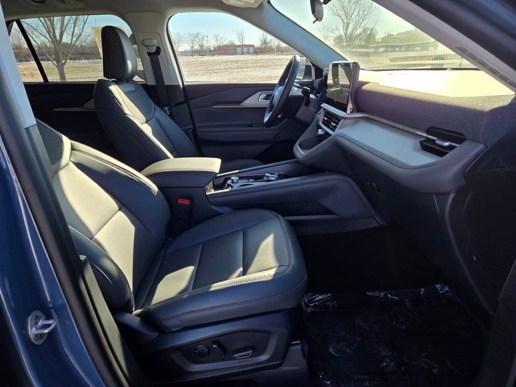 New 2026 Ford Explorer Active w/ Active Comfort Package image 6
