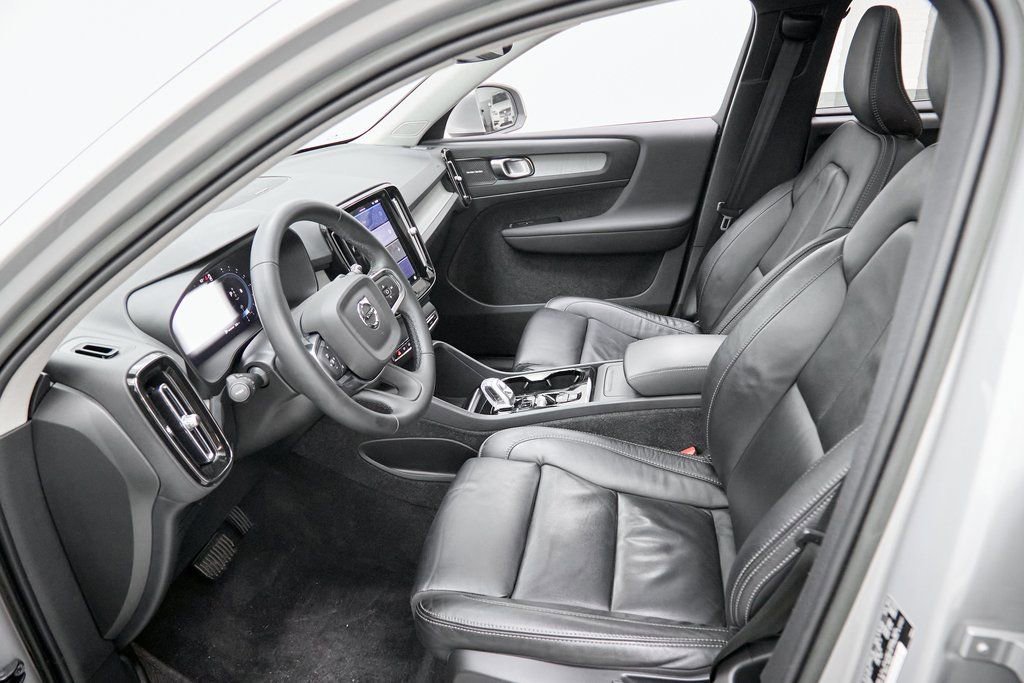 Used 2023 Volvo XC40 B5 Ultimate w/ Protection Package Premier image 19