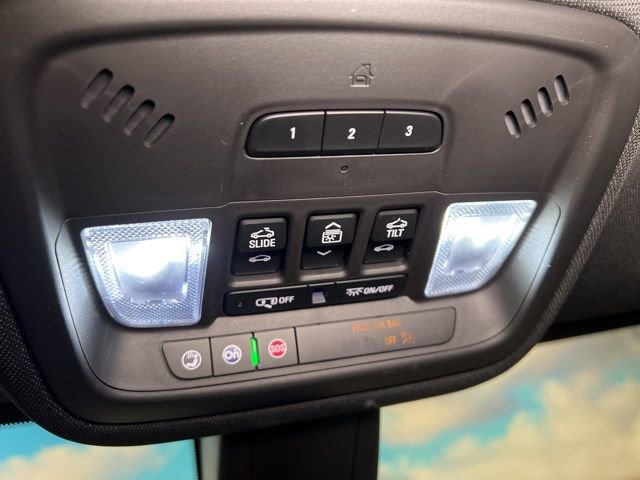 Used 2022 Chevrolet Traverse RS w/ LPO, 'HIT The Road' Package AWD/4WD image 47