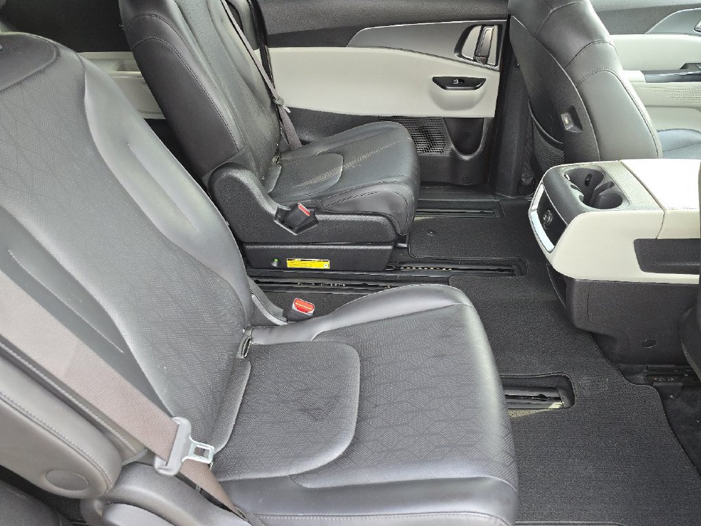 Used 2022 Kia Carnival LX FWD image 22