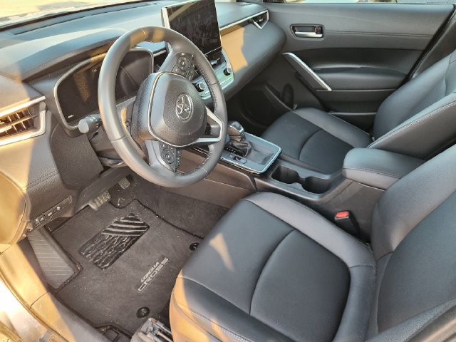 Used 2026 Toyota Corolla Cross XLE w/ Convenience Package FWD image 7
