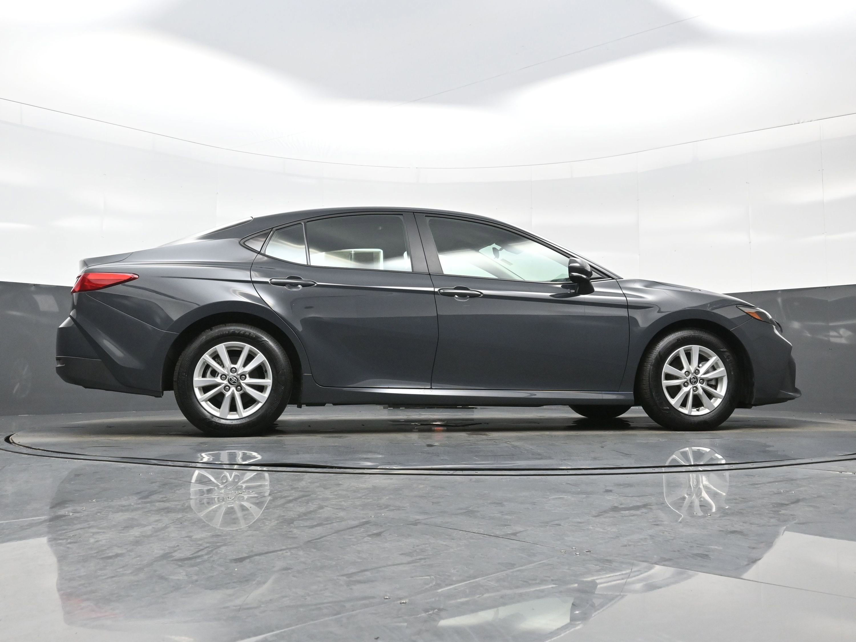 Used 2025 Toyota Camry LE image 32