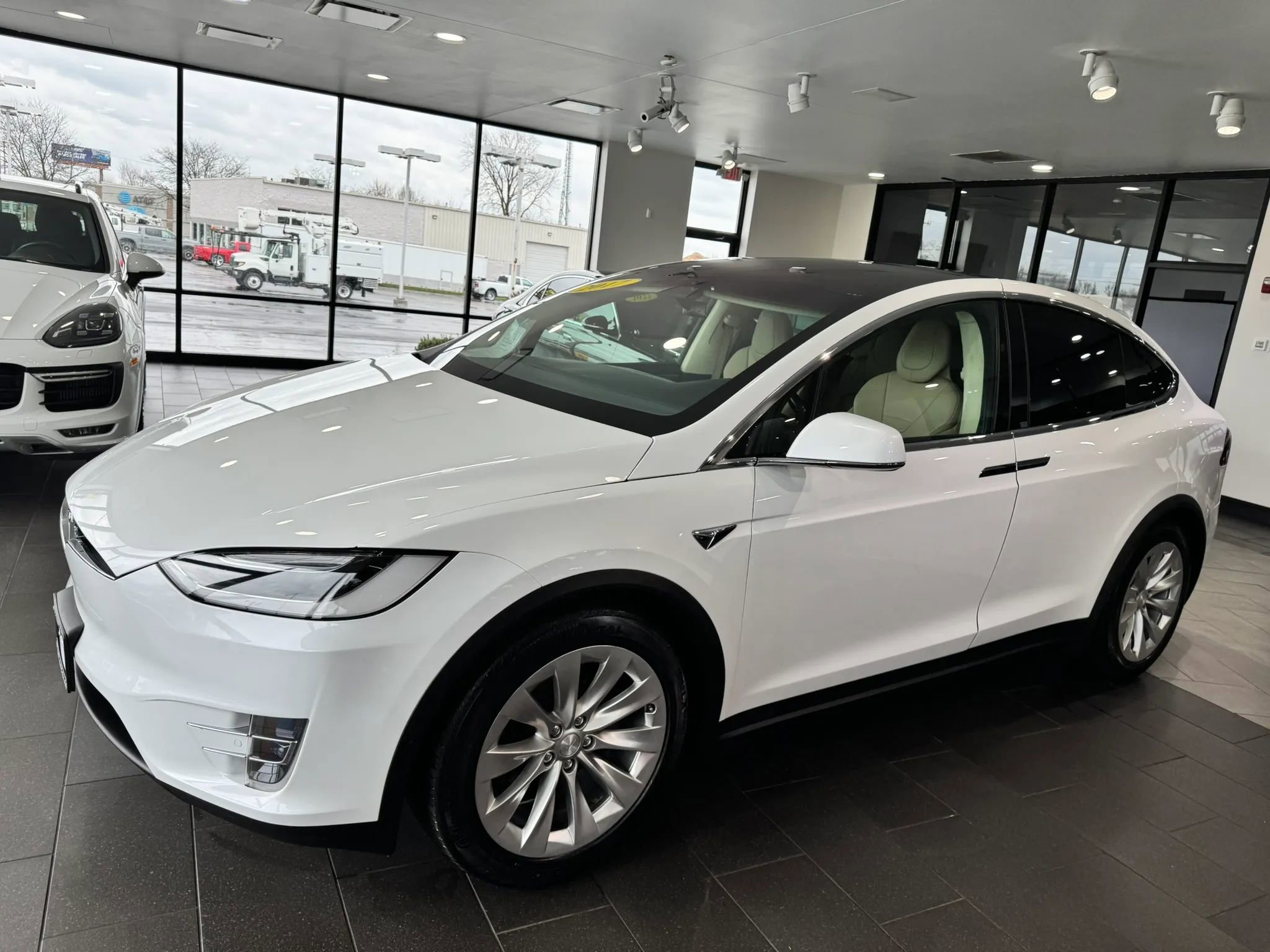 Used 2017 Tesla Model X 100D image 2