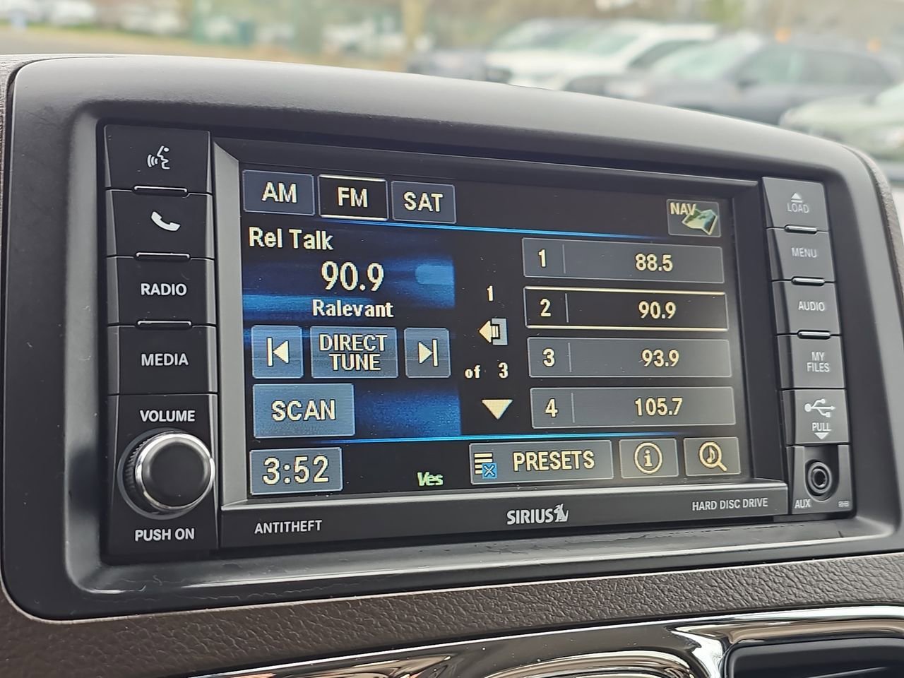 Used 2014 Chrysler Town & Country Limited w/ Luxury Group FWD image 43