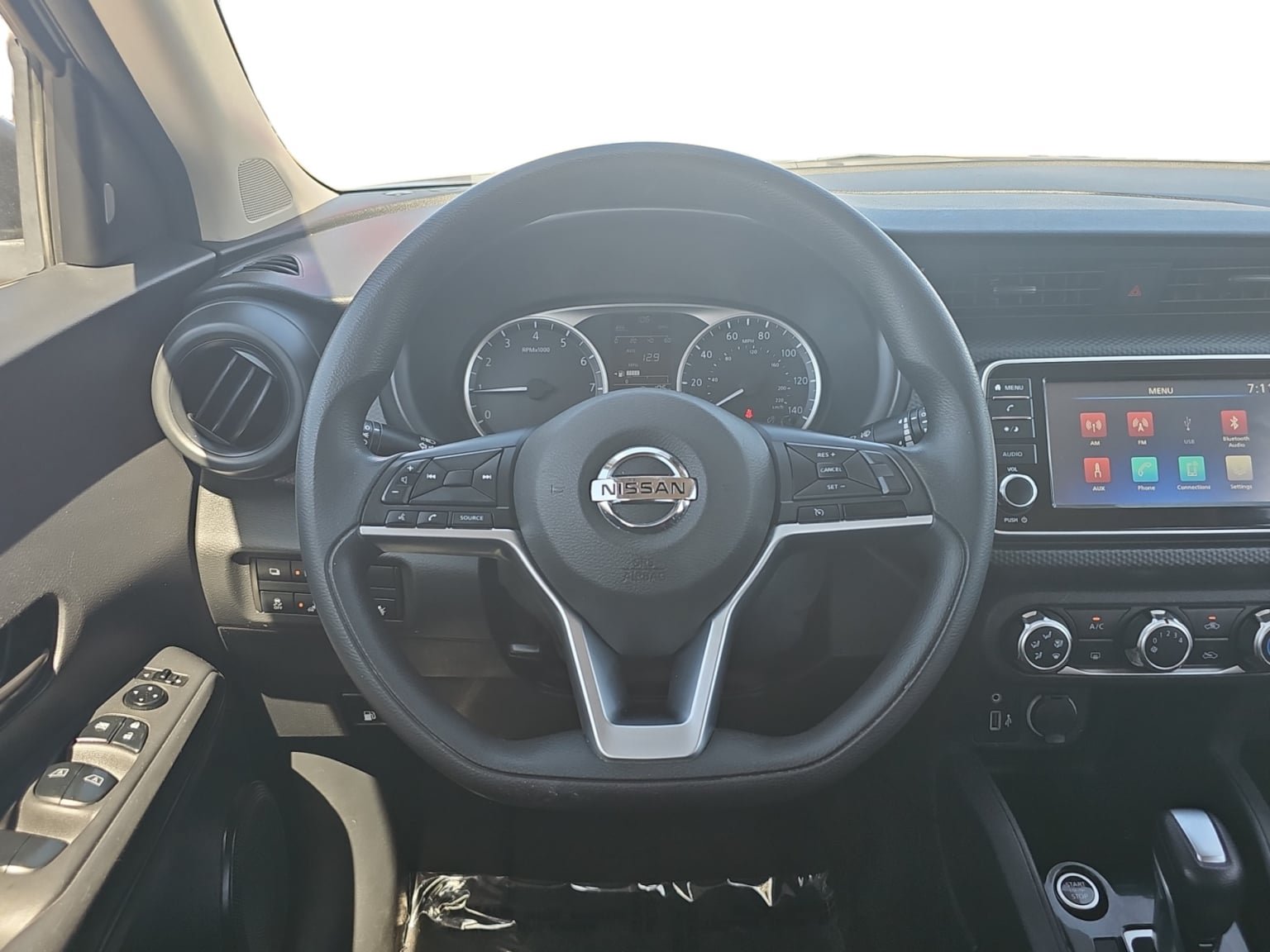 Used 2021 Nissan Kicks S FWD image 13