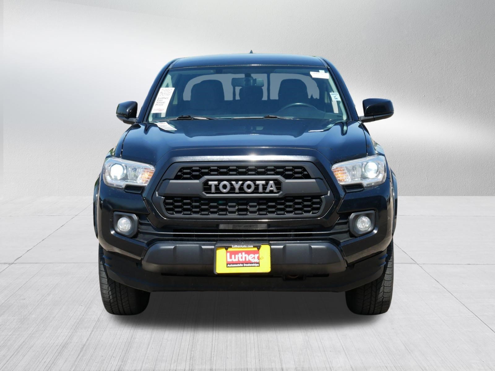 Used 2016 Toyota Tacoma SR5 AWD/4WD video 2