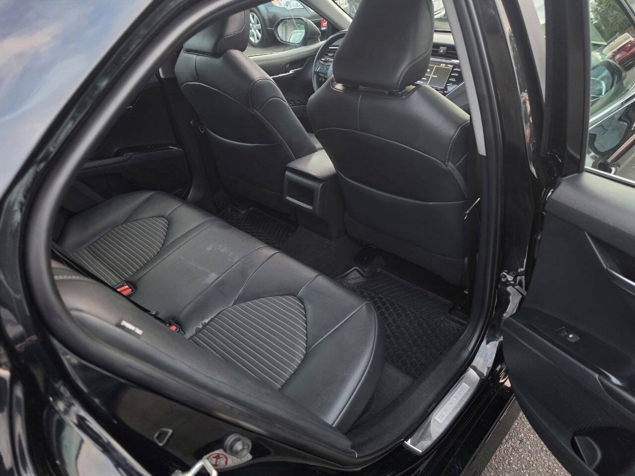 Used 2018 Toyota Camry SE FWD image 14