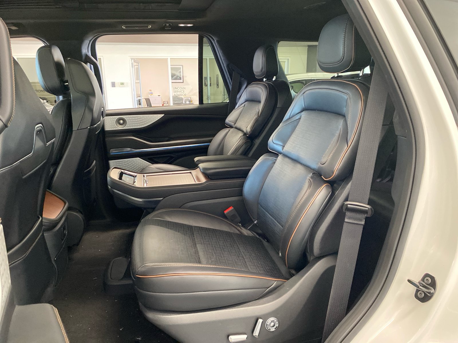 New 2026 Lincoln Navigator Black Label AWD/4WD image 12