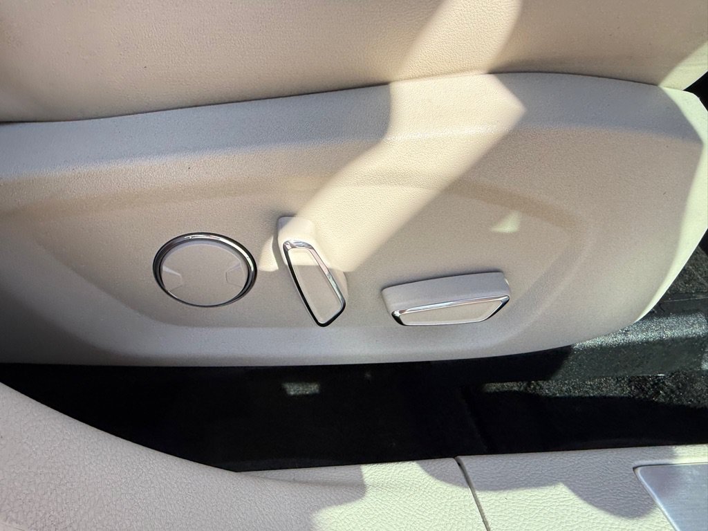 Used 2018 Ford Fusion Energi Platinum FWD image 26