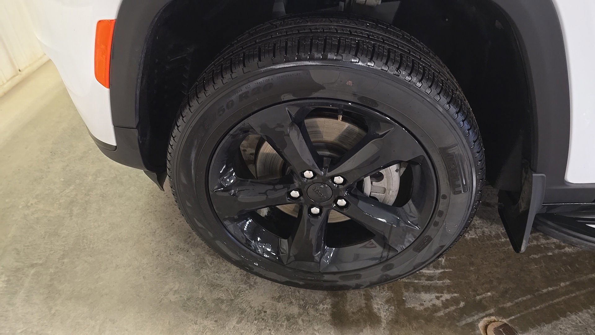 Used 2025 Jeep Grand Cherokee L Limited w/ Black Appearance Package image 5